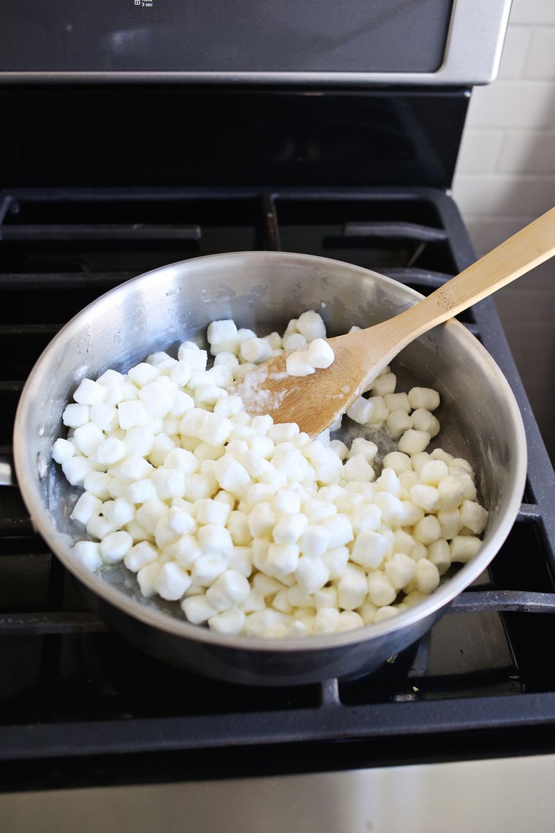 Cómo hacer bolas de palomitas de maíz