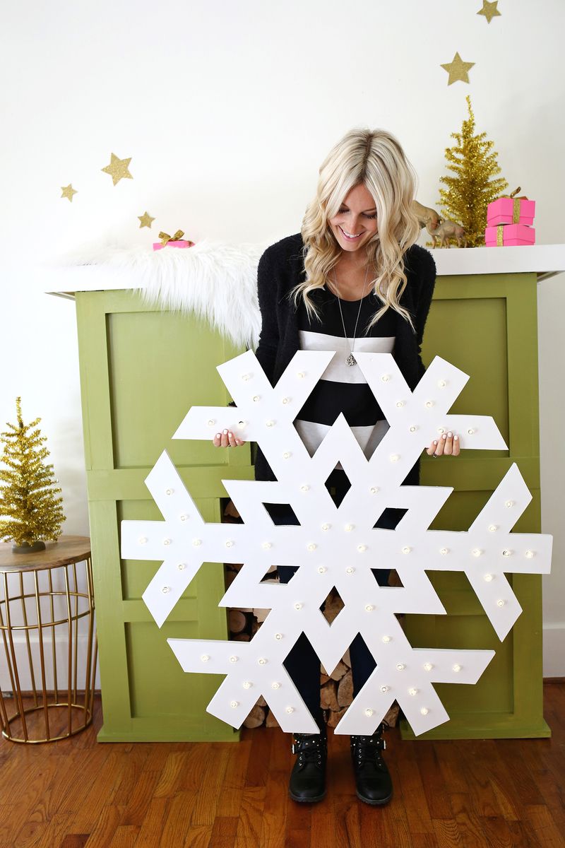 Have to make this! Giant snowflake marquee (click through for tutorial) 