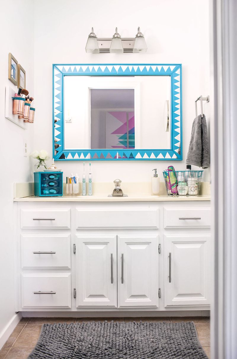 Organize Your Bathroom Vanity Like a Pro! (click through for tips) 