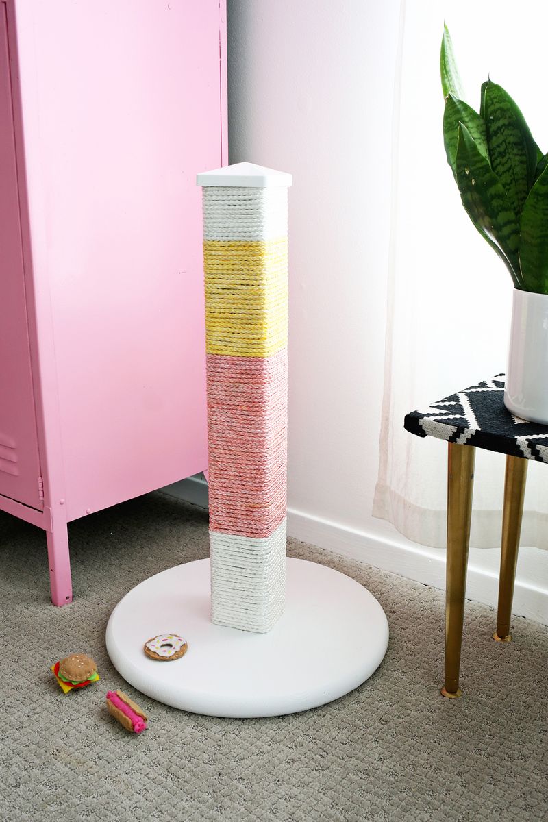 So cute! Color Blocked Scratching Post DIY (click through for tutorial) 