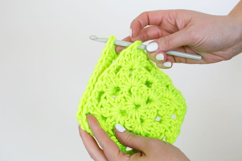 How to join granny squares step 4.