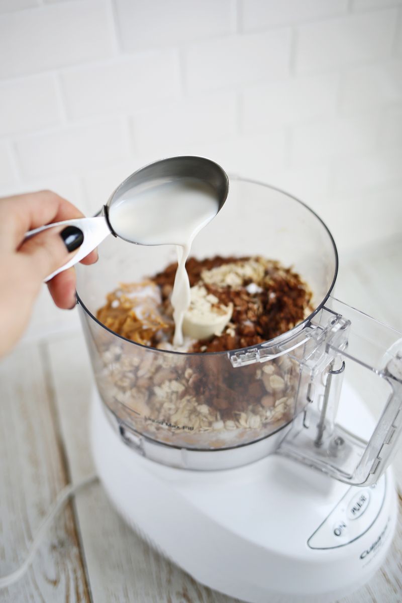 Chocolate coconut cookie dip (non dairy!) click through for recipe 
