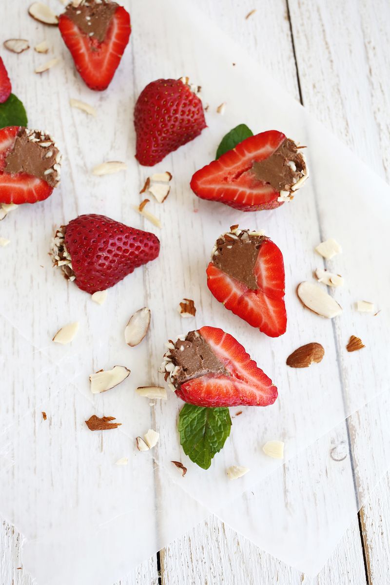 Chocolate mousse filled strawberries (dairy free!) Click through for recipe 