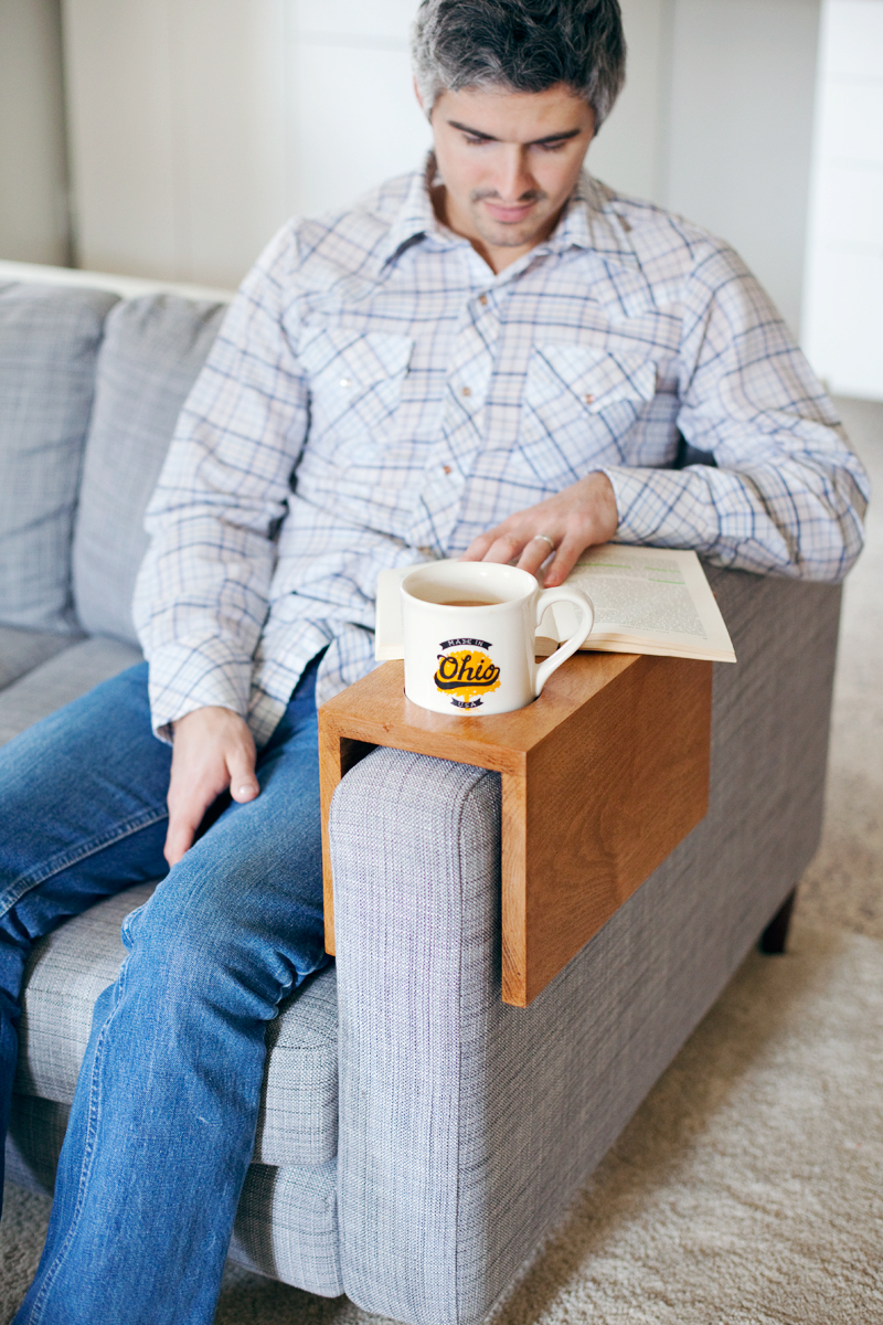 Make this handy sofa sleeve to keep your drinks nearby.
