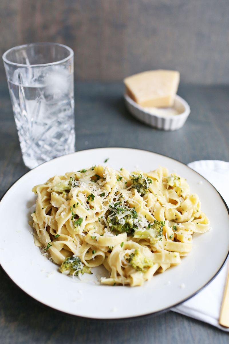 One pot creamy broccoli pasta (via abeautifulmess.com)