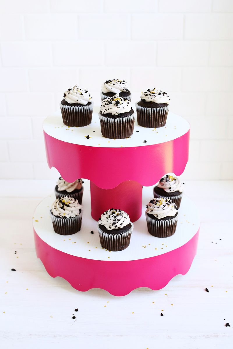 Making these for my next party! 5 Temporary Cake Stand Ideas (click through for more)