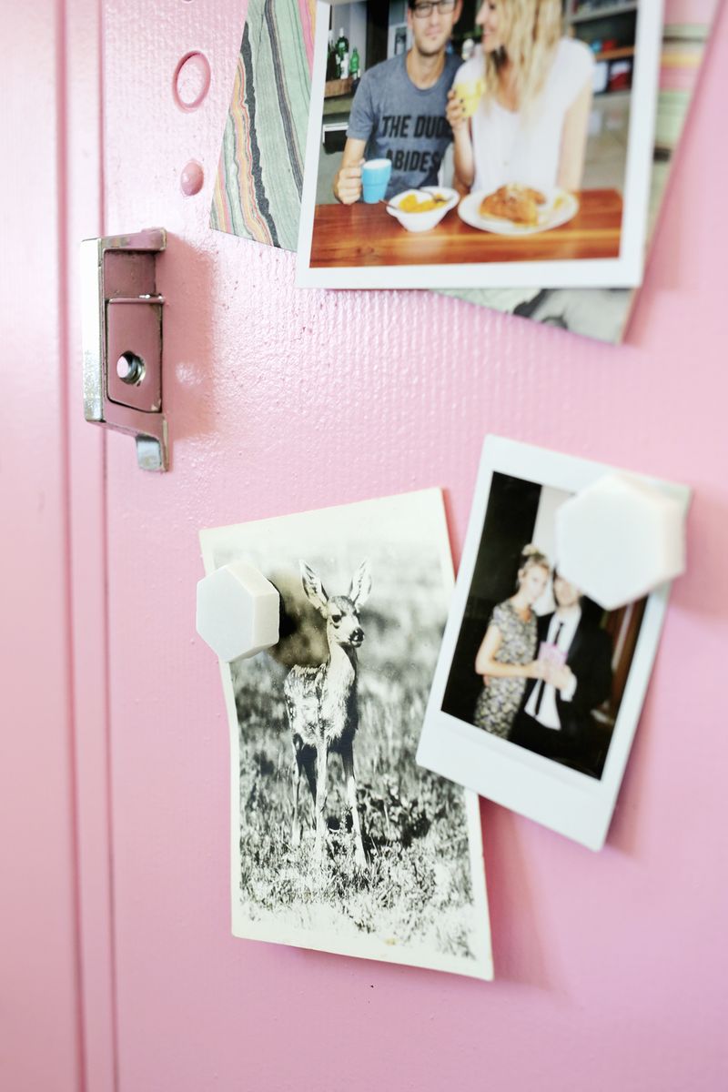 Great use for extra tiles—make magnets! (click through for more) 