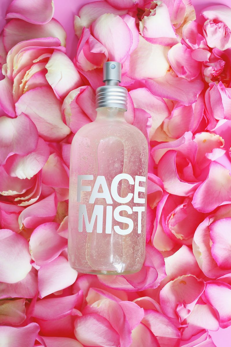Make your own hydrating face mist! All natural ingredients- super easy DIY