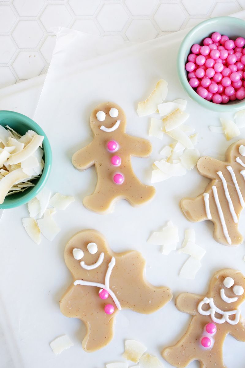 Aghhh! Gingerbread People Jello Shots! (click through for recipe 