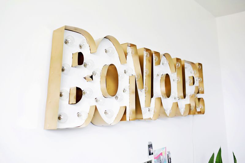 Metal edge marquee DIY in whatever font or phrase you want! (click through for tutorial) 
