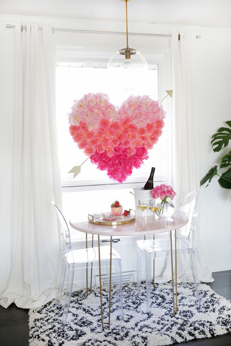 So pretty! Hanging Flower Heart DIY (click through for tutorial) 