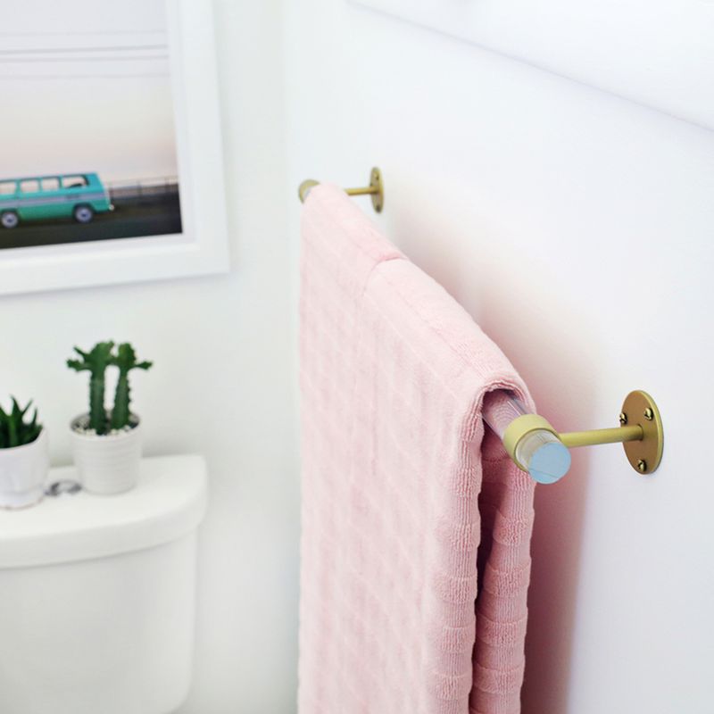 Lucite Towel Bar DIY (click through for tutorial) 