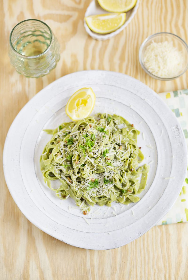 Kale pasta with easy garlic sauce (via abeautifulmess.com) 