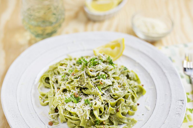 Kale pasta with easy garlic sauce (via abeautifulmess.com) 