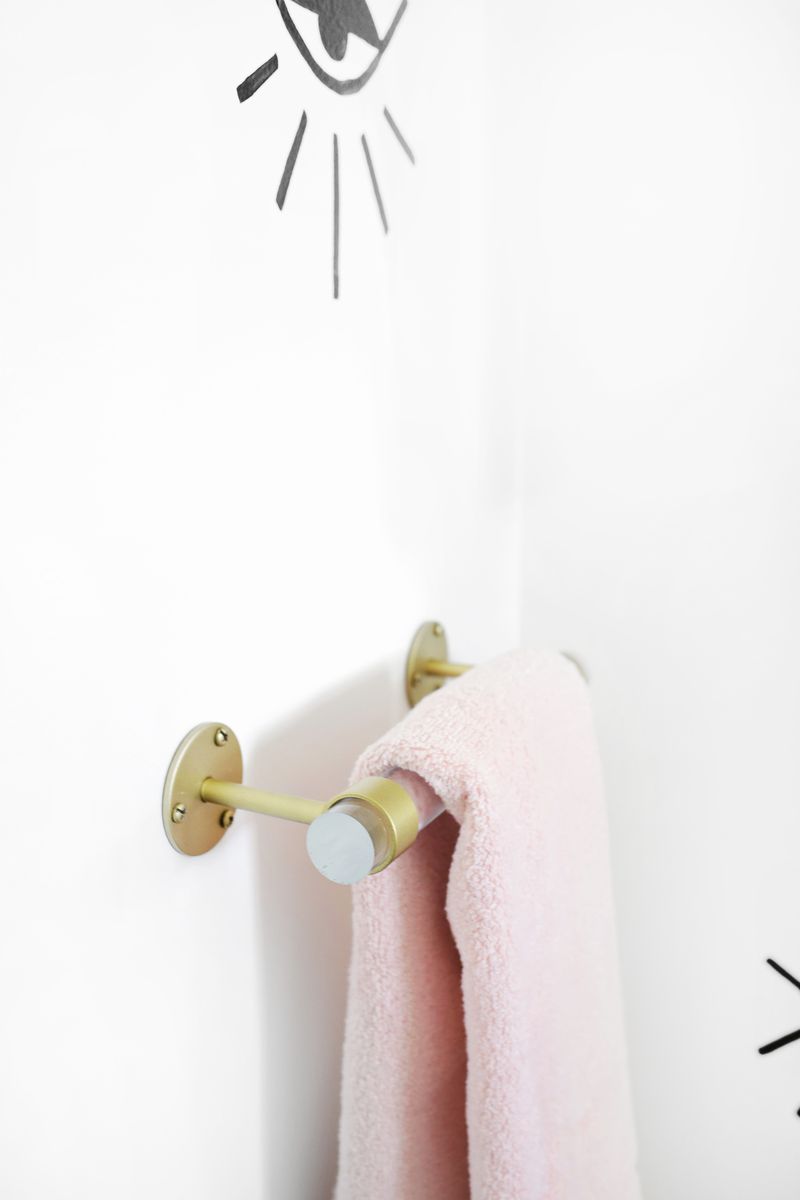 Lucite Hand Towel Holder DIY (click through for tutorial)