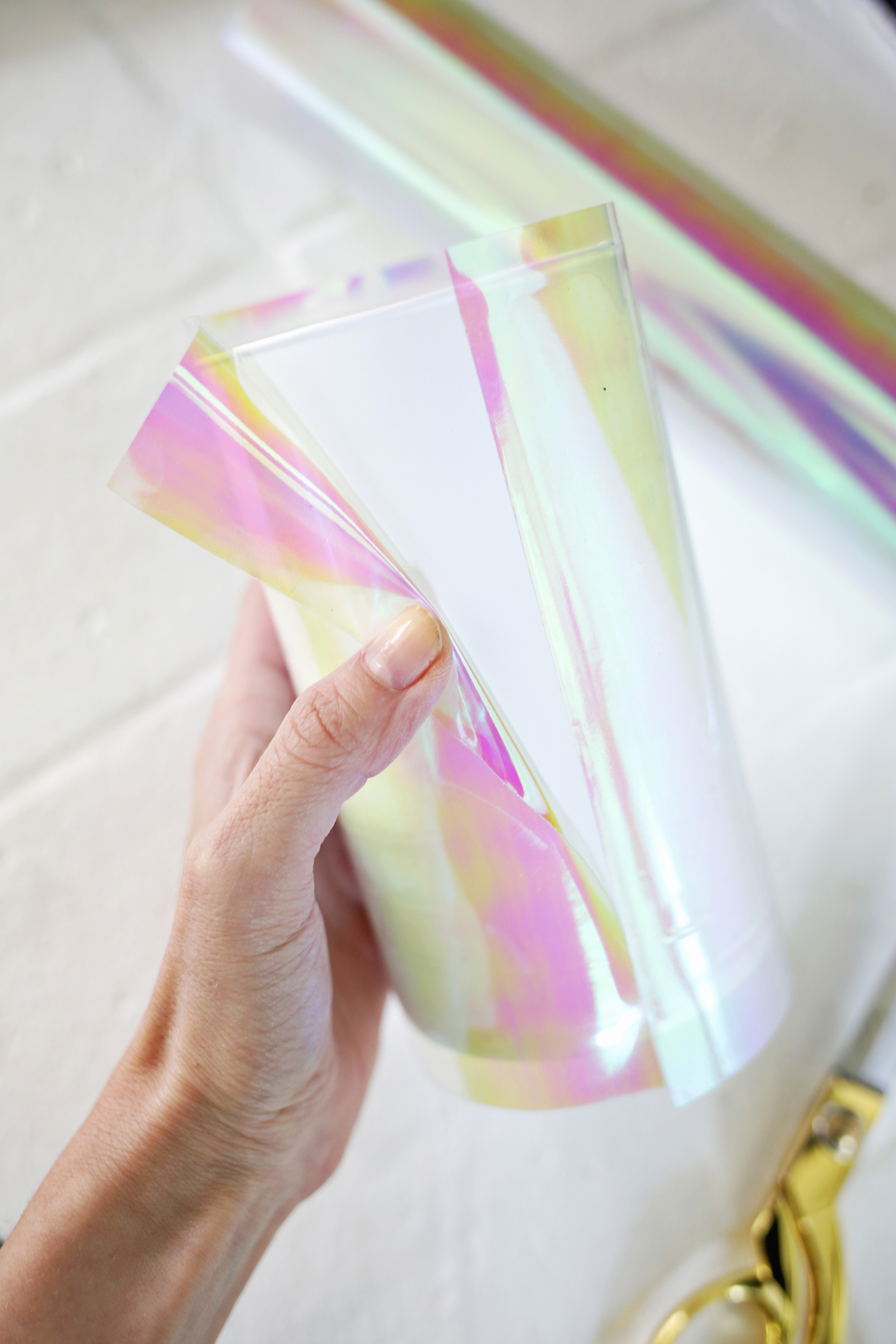Holographic Vase DIY (click through for tutorial)
