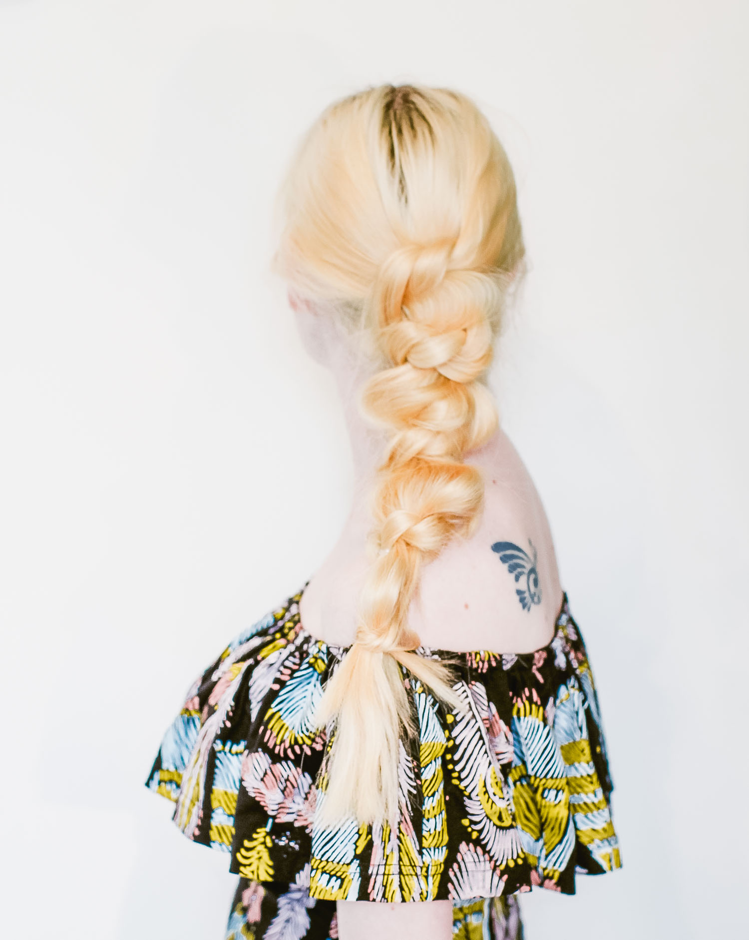Festival ready knotted ponytail (click-through for the full tutorial) 