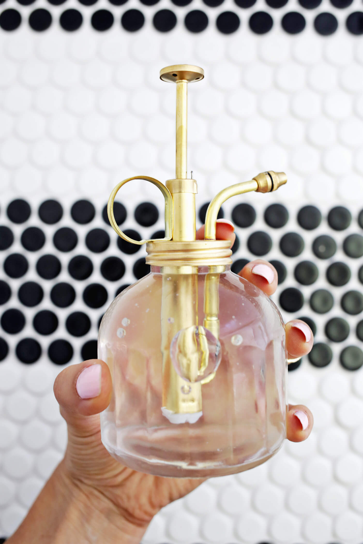 Make your own natural shower spray! (click through for tutorial) 