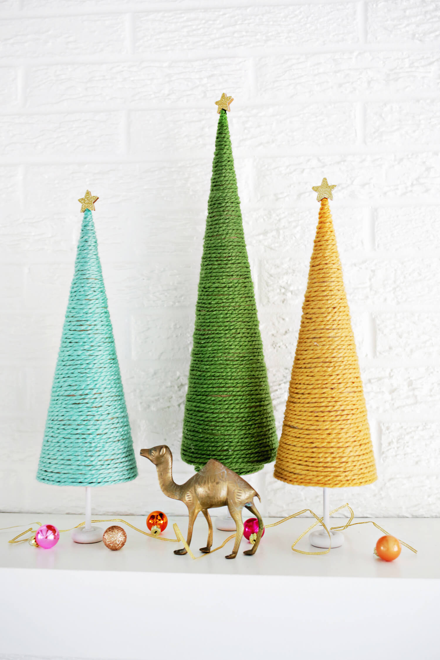 Yarn Christmas Tree DIY (click through for tutorial) 