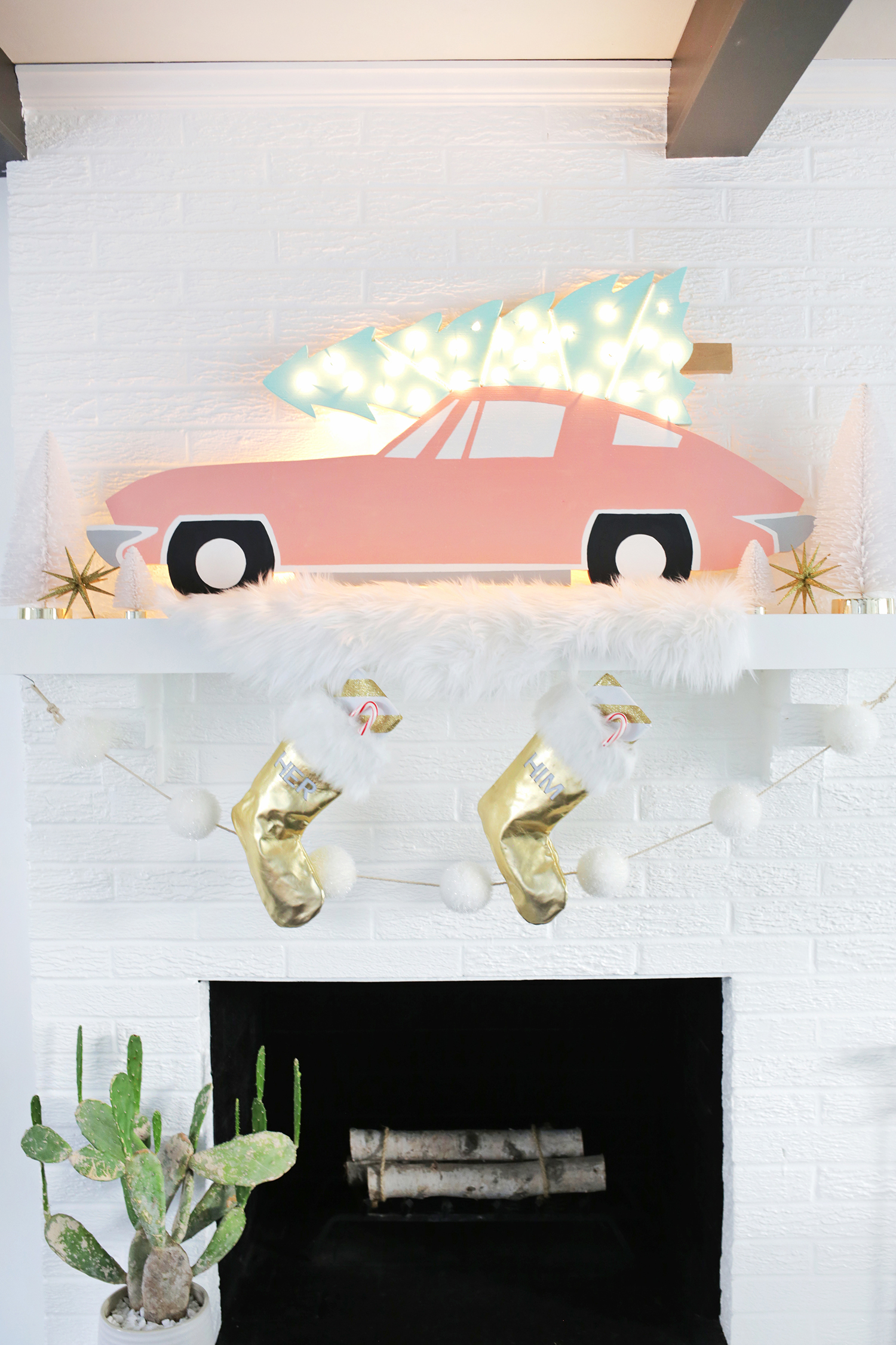 Adorable! Vintage Car with Tree Marquee DIY (click through for tutorial) 