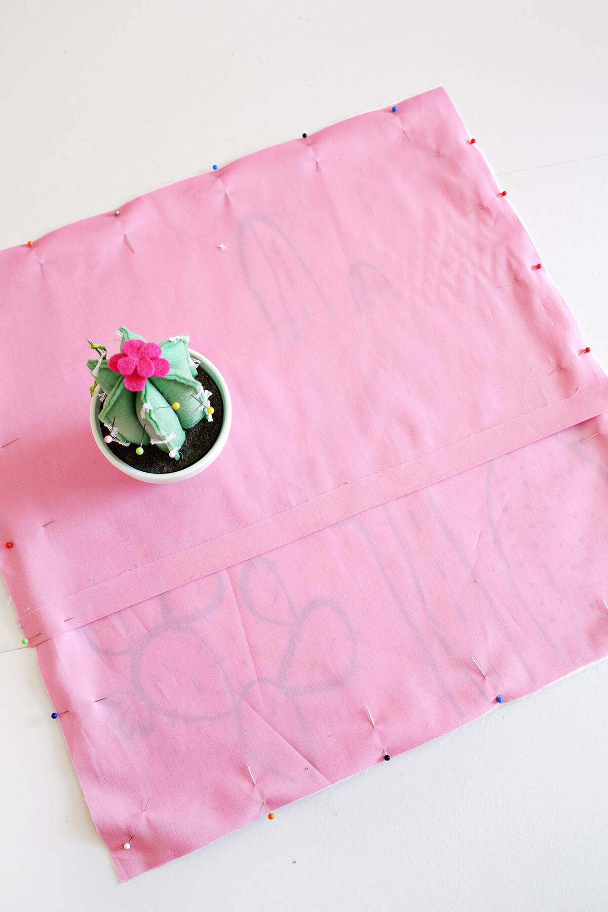 Cactus Outline Pillow DIY-template included! (click through for tutorial) 