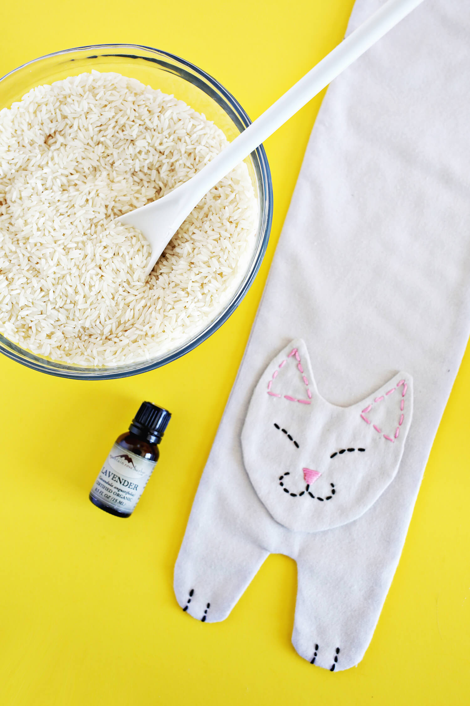 Kitty Rice Heat Pack DIY! (click through for tutorial) 
