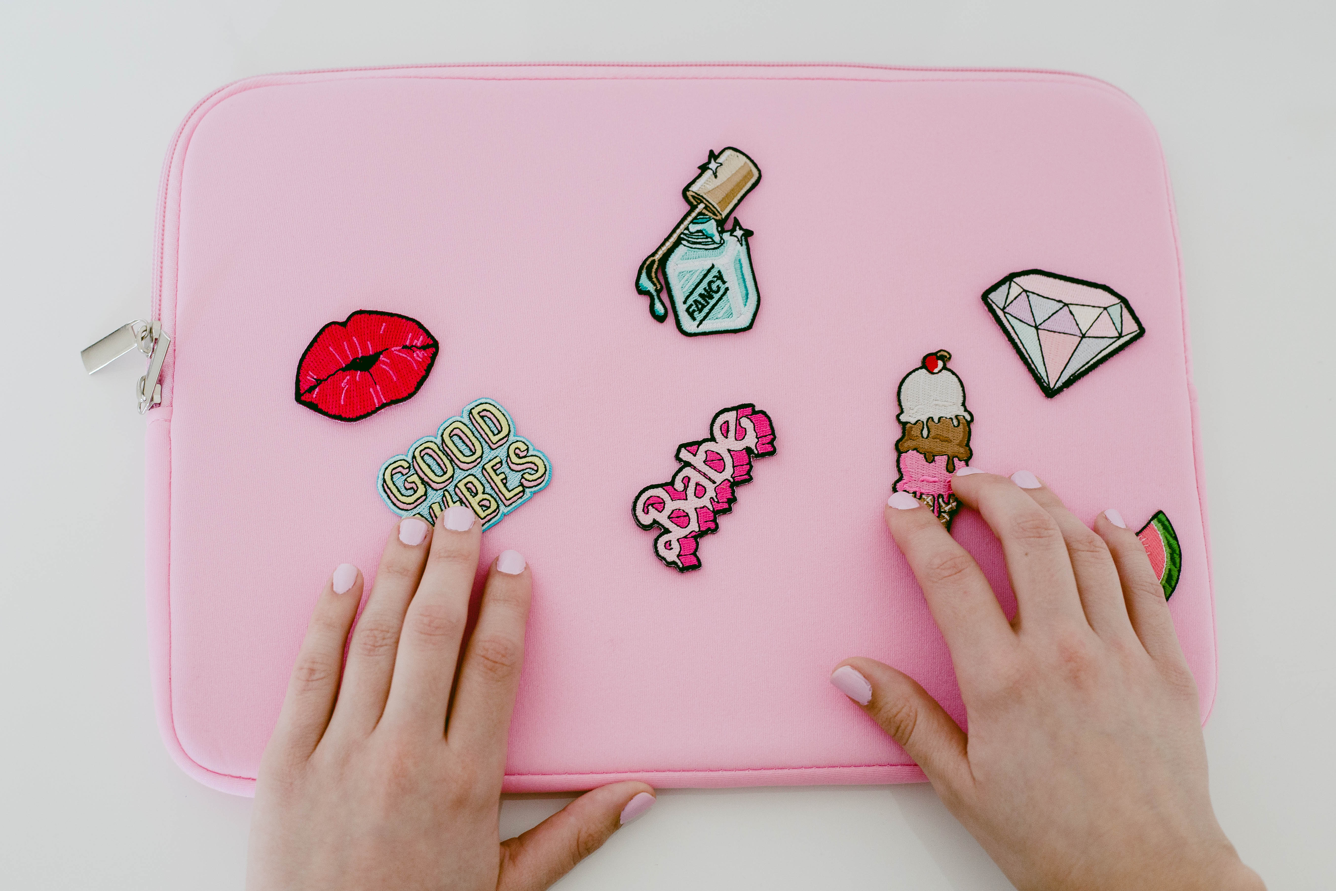 DIY Patch Laptop Case- click through for the full tutorial! 
