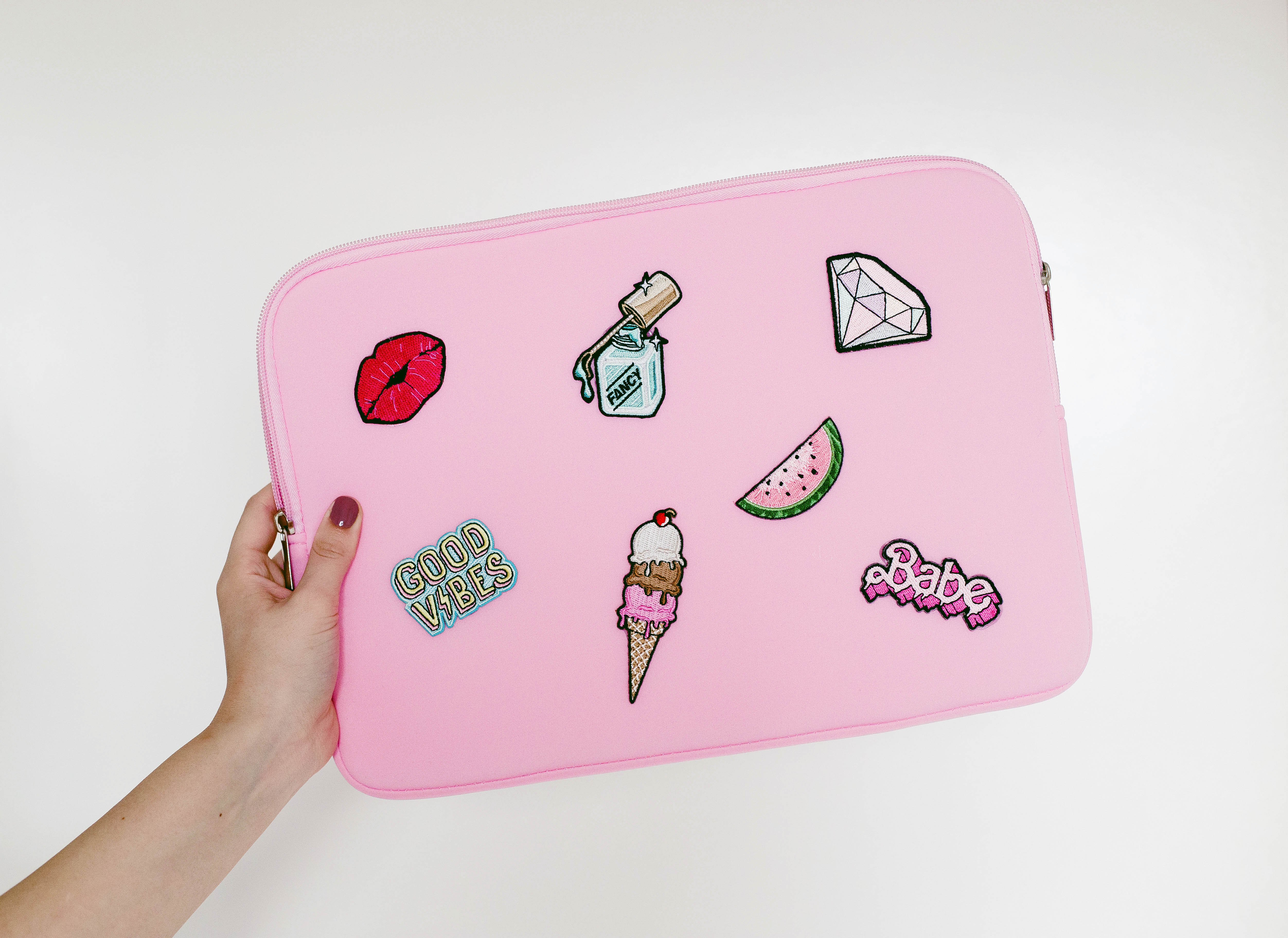 DIY Patch Laptop Case- click through for the full tutorial!