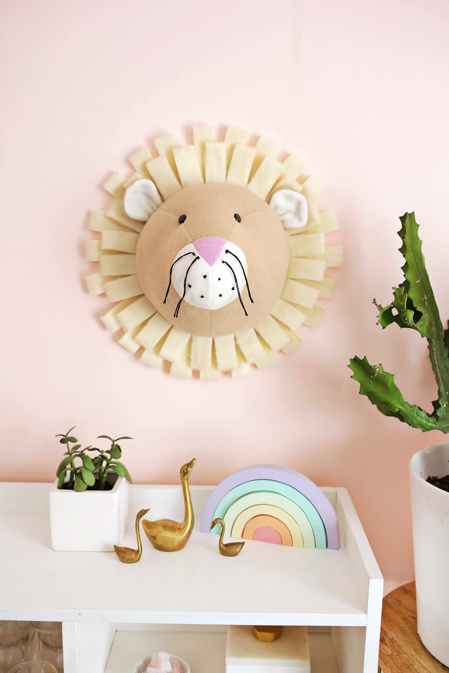 So sweet! Fabric Lion Bust DIY (click through for tutorial) 